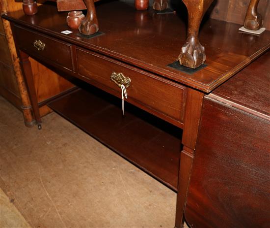Victorian mahogany walnut side table(-)
